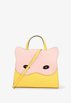 Borsa in pelle con una patta rosa dai bordi ondulati e un corpo giallo. Include manici doppi e una tracolla removibile.