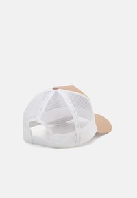 New Era LICENSE PLATE TRUCKER UNISEX - Naģene - beige