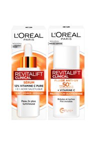 Sérum L'Oréal Revitalift Clinical avec pipette, accents orange; et fluide anti-UV, récipient blanc; tous deux dans un emballage élégant avec des étiquettes de texte.