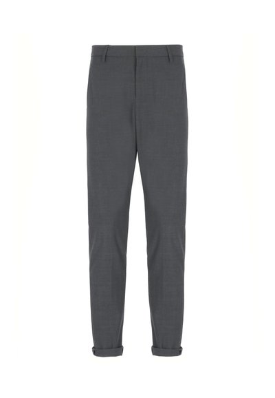 Pantaloni tailored grigio scuro con risvolti, passanti per la cintura e chiusura lampo frontale, esposti su uno sfondo bianco.