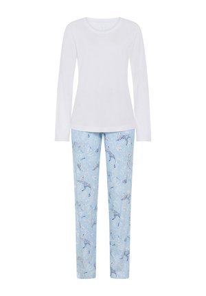 Weißes Langarmshirt kombiniert mit hellblauen Pyjamahosen mit weißem und marineblauem Leoparden- und Blattmuster.