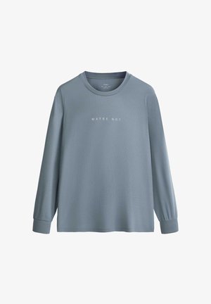 Langärmliges blau-graues Hemd mit gerippter Struktur und dem Aufdruck "MAYBE NOT" in weißen Großbuchstaben auf der Brust.