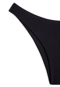 Bas de bikini noir avec une texture lisse, un design à taille haute et un style simple et minimaliste. La ceinture est élastique et large.