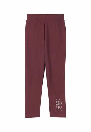Burgundowe legginsy prążkowane z elastycznym pasem i białym logo AR blisko dolnej części prawej nogawki.