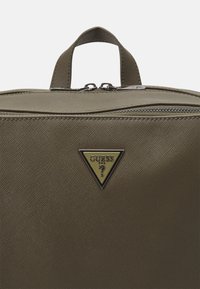Guess TORINO - Turistinė kuprinė - military green
