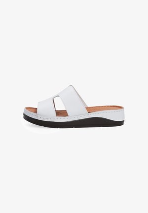Witte slide sandalen met een brede band en open teen, met een gevoerde binnenzool en een zwarte rubberen zool.
