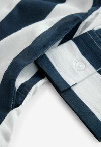 Niet geselecteerd, blue white
