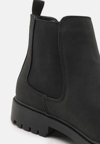 Pier One Botines bajos - black