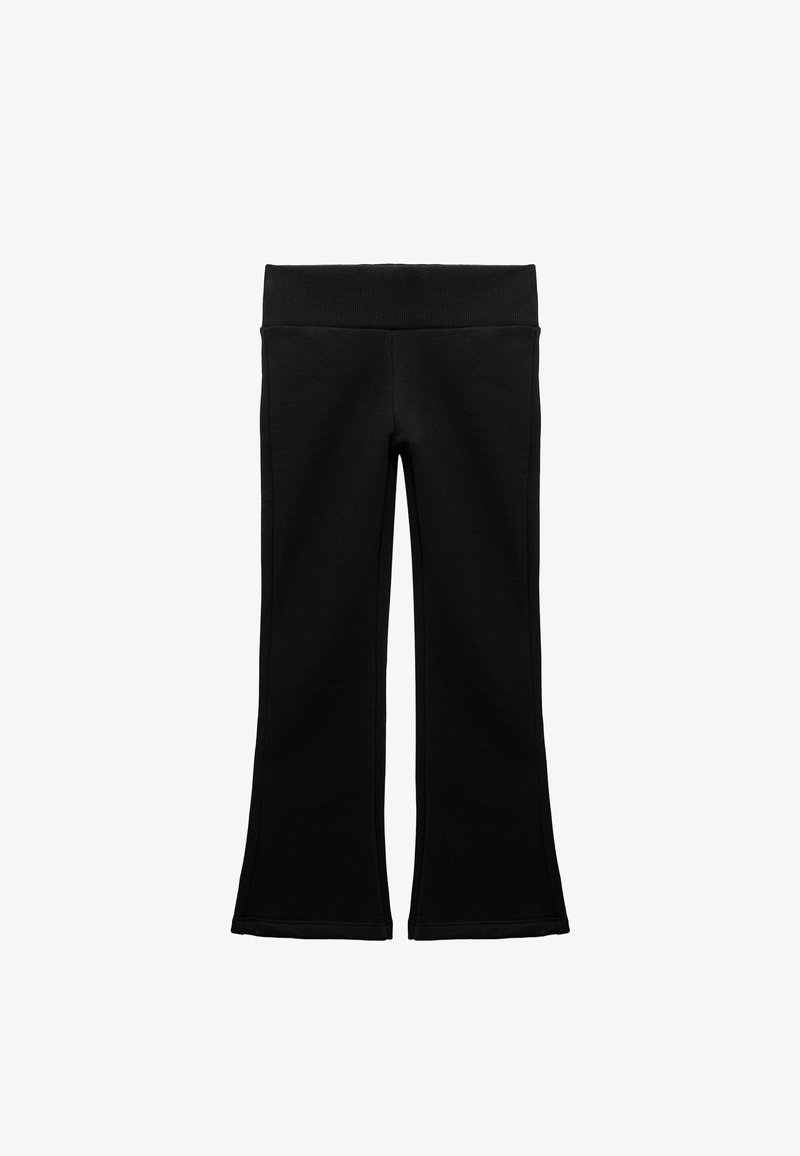 Zwarte uitlopende sweatpants van zacht materiaal, met een brede elastische tailleband en gestikte naden voor een comfortabele pasvorm.