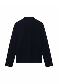 Námořnická modrá, texturovaná bunda s dlouhými rukávy, s klopovým límcem a knoflíkovými manžetami. Jednoduchý design vhodný pro neformální i formální nošení.