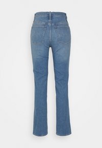 Jeans de ganga azuis com cintura alta e pernas largas. Apresenta dois bolsos traseiros e um acabamento desbotado, com detalhes de costura visíveis.