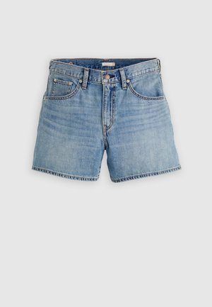 Gaiši zili džinsa šorti ar augstu vidukli, pieciem kabatām, rāvējslēdzēju un neapstrādātu apakšmalu. Klasiciskas šūšanas līnijas un nedaudz izbalējis tekstūra.