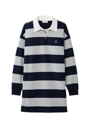 Vestido tipo camisa de rugby de manga larga con franjas horizontales anchas en azul marino y gris claro, cuello blanco, tapeta con dos botones y pequeño logo "cK" en el pecho.