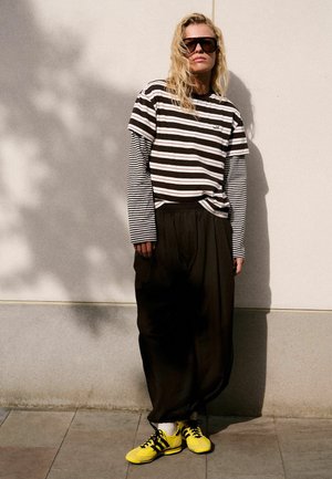 Self., REGULAR FIT - T-SHIRT WITH MOCK LAYER - Long sleeved top - chocolate brown stripe