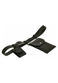 Svart lærbelte med krokodilletekstur har en rektangulær lomme og en mindre lomme, sikret med en sølvspenne og trykknapplås.