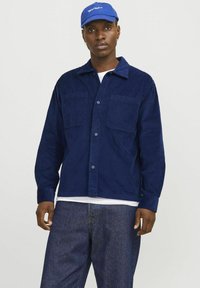 Jack & Jones WEIT GESCHNITTEN  - Chemise - ocean cavern