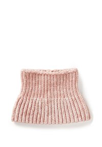 Gestreifter, pinkfarbener Fleece-Schal mit weicher Textur und flexiblem Design, ausgestattet mit einer breiten Öffnung für angenehmen Tragekomfort.
