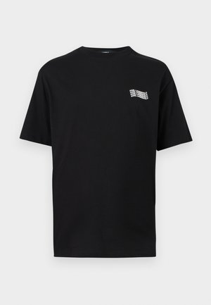 Črna kratka majica z okroglim izrezom z majhnim belim ponavljajočim se napisom logotipa "KARL LAGERFELD" na zgornjem levem delu prsi.