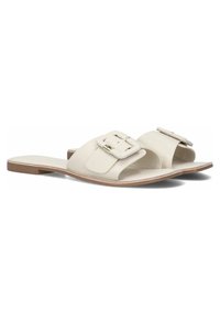 Platte slide sandalen van off-white leer met twee oversized gespen, open teen ontwerp en een gestructureerde binnenzool. Bruine zool.