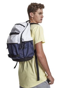 Urban Classics COLOURBLOCKING - Dnevni ruksak - white/ dark blue/ black