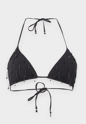 Μαύρο τοπ μπικίνι με σχέδιο halter και τρίγωνα cups, με ρυθμιζόμενους δεσμούς στον λαιμό και την πλάτη, διακοσμημένο με μικρές μαύρες χάντρες σε κάθετα μοτίβα.