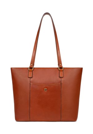 Bruine leren tote bag met twee lange schouderriemen, een voorvak en een klein rond metalen logo-embleem.