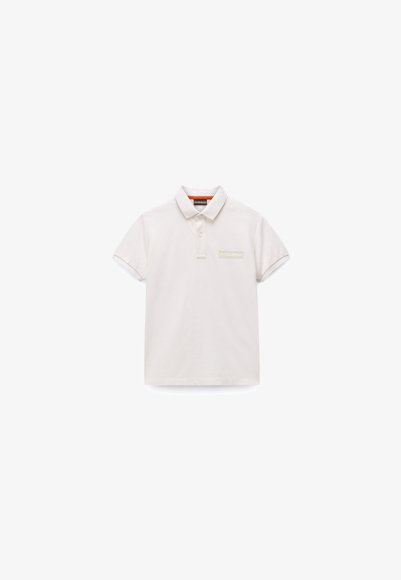 Φωτεινό μπεζ πόλο πουκάμισο από βαμβάκι, με κλασικό γιακά, κοντά μανίκια και υφασμένο λογότυπο στην αριστερή πλευρά του στήθους.