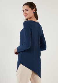 LELA REGULAR FIT - Camicetta - indigo