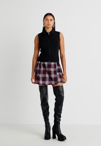 Weekday SLIM ZIP  - Brezrokavnik - black