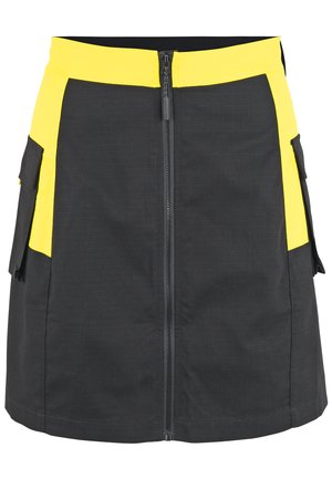 Gonna nera con accenti gialli, presenta una zip frontale e due tasche laterali. Realizzata in tessuto testurizzato con una forma strutturata.