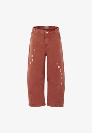 Roestkleurige wijde-pijpen broek van katoen, met "BOBO CHOSES" in lichtbeige op de voorkant gedrukt, voorzien van een knoopsluiting en zakken.