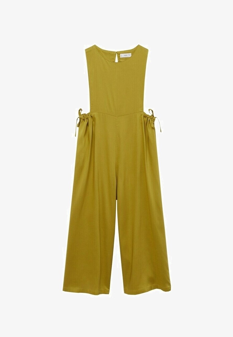Combinaison sans manches vert olive à jambes larges avec poches latérales froncées attachées par un cordon de serrage et un petit bouton à œillet au dos du col.