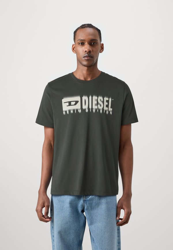 ADJUST - Print T-shirt - ah93r