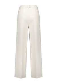 Gerry Weber LANG ELEGANTE MIT WEITEM BEIN - Stoffhose - whisper white