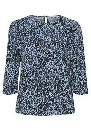 Blumenbluse in Hellblau mit schwarzem Blumenmuster. Hat Dreiviertelärmel, einen runden Halsausschnitt und eine kleine Schlüsselöffnungs hinten.