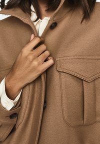 Reiss Chaqueta fina - taupe