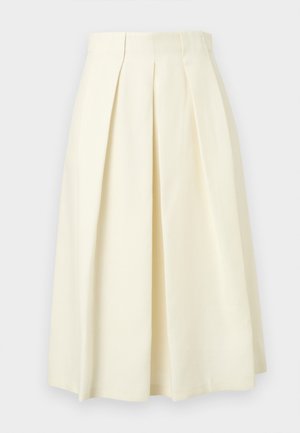 Jupe mi-longue plissée crème taille haute avec une silhouette évasée large en forme de A et un tissu structuré sur un fond uni.
