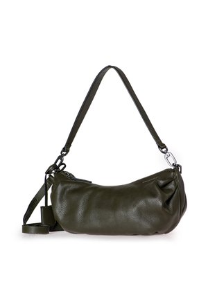 Borsa a spalla in pelle verde oliva con forma curvata, dettagli plissettati e tracolla regolabile con accenti in metallo argentato.