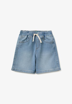 Lichtblauwe denimshorts met elastische tailleband en wit trekkoord, met voorzakken en casual stikdetails.