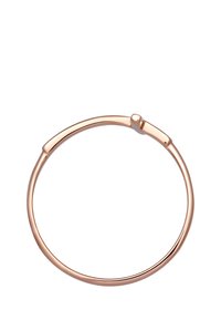Armband aus roségoldfarbenem Metall, kreisförmig mit glatter Oberfläche und leicht verjüngtem Ende, ausgestattet mit einem sicheren Schließmechanismus.