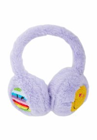Cumpărămâle violet pufoase cu două cupe pentru urechi din material plush. Una are un design cu curcubeu, iar cealaltă are o față galbenă zâmbitoare. Textură moale, formă circulară.