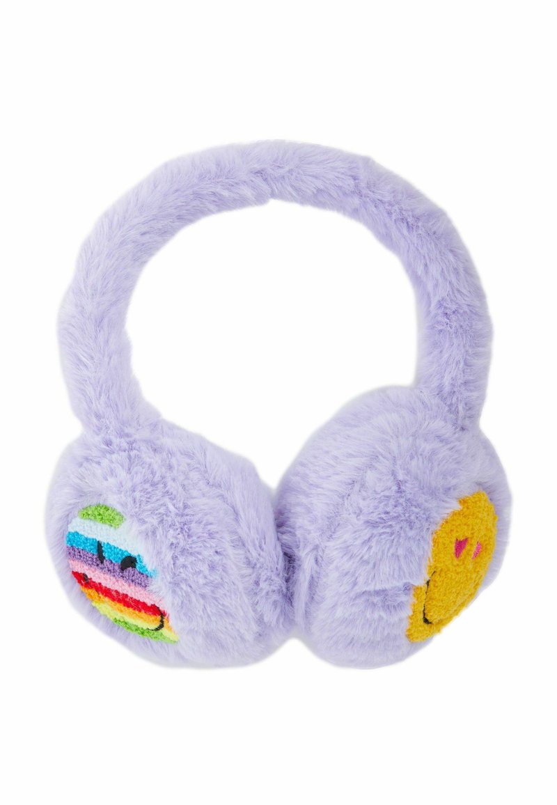 Cumpărămâle violet pufoase cu două cupe pentru urechi din material plush. Una are un design cu curcubeu, iar cealaltă are o față galbenă zâmbitoare. Textură moale, formă circulară.