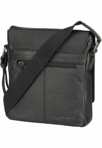Borsa a tracolla in pelle nera con superficie texturizzata, tasca frontale con zip e tracolla in tessuto regolabile. Presenta un logo nella parte anteriore inferiore.