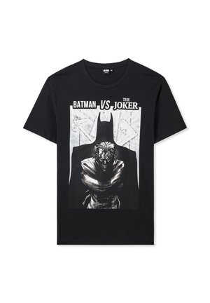 T-shirt in cotone nero con una stampa grafica di Batman e il Joker, accompagnata da un testo bianco a contrasto che recita "BATMAN VS IL JOKER."