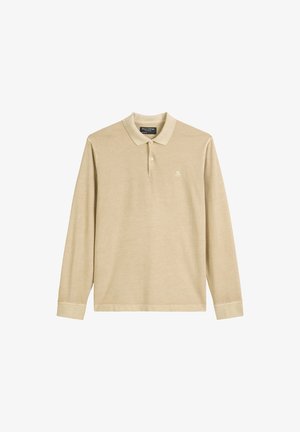 Beżowa polo z długim rękawem, wykonana z miękkiego materiału, z kołnierzykiem, listwą na guziki oraz subtelnym haftowanym logo po lewej stronie klatki piersiowej.