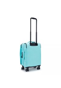 Turquoisekleurige koffer met een gestructureerde stof, verstelbare zwarte handgreep, vier wielen en een zijvak. Compact rechthoekig ontwerp.