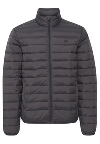 Giacca imbottita grigia realizzata in tessuto leggero, con colletto alto, chiusura con cerniera completa e design trapuntato orizzontale. Nessuna ferramenta visibile.