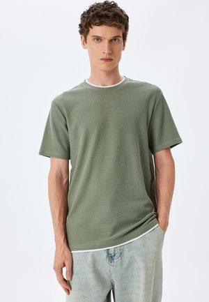 - T-shirt basic