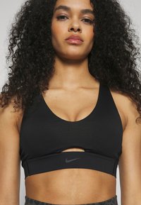 Nike Performance W DF INDY  - Vidēja atbalsta sporta krūšturis - black/dark smoke grey