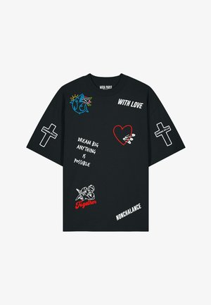 Mira Paris, TATTOO BE KIND OVERSIZED DROPPED SHOULDER TEE 26 UNISEX - Trükipildiga T-särk - black